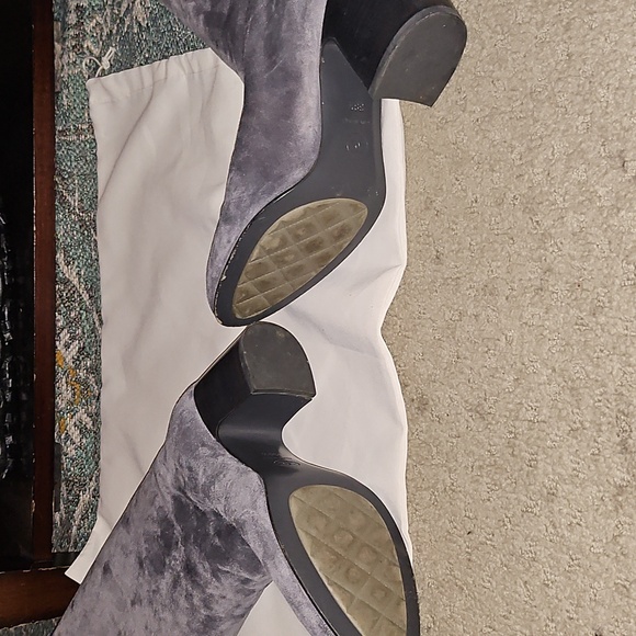 Chanel grey suede high boots - SZ 39 1/2 only worn a few times ** make an offer! - Picture 4 of 9